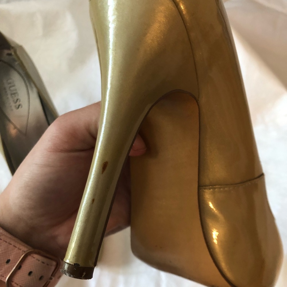 GUESS Pumps - Picture 2 of 3